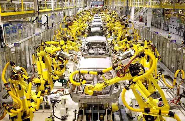 工業(yè)機(jī)器人已經(jīng)在汽車廠、船艇廠等工作場(chǎng)景證明了自己的價(jià)值