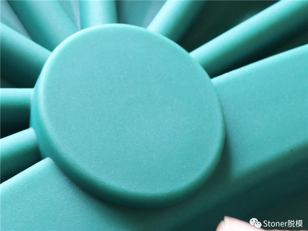 使用Stoner TraSys RotoFlow改善了產(chǎn)品質量，提供了沒有針孔的光滑表面！